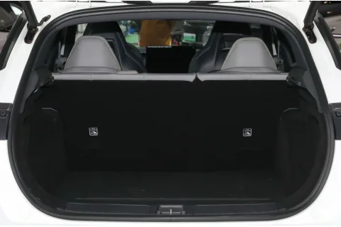 Lynk & Co 06 MAX — 14