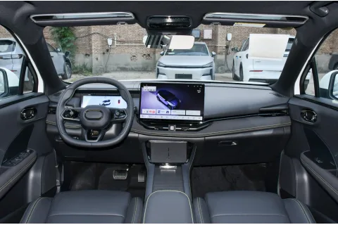Lynk & Co 06 MAX — 8