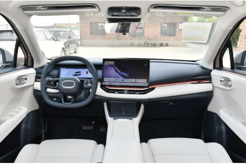 Lynk & Co 06 MAX — 10