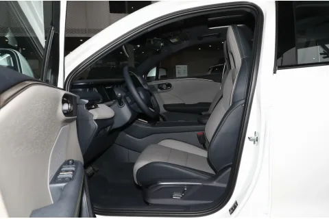 Lynk & Co 06 MAX — 11